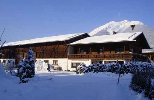 Ehrwald Apartment | Vacation on the farm, in the middle of the Ehrwalder Moos, next to the cross-country ski trail.