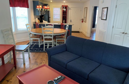 Branson Cottage | Vacation Paradise in Branson. Stormy Point Village 2BDR Cottage. Sleeps 6