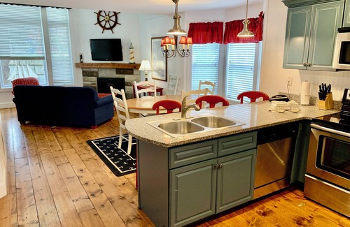 Branson Cottage | Vacation Paradise in Branson. Stormy Point Village 2BDR Cottage. Sleeps 6