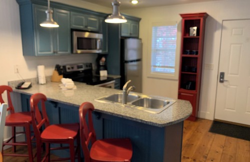 Branson Cottage | Vacation Paradise in Branson. Stormy Point Village 2BDR Cottage. Sleeps 6