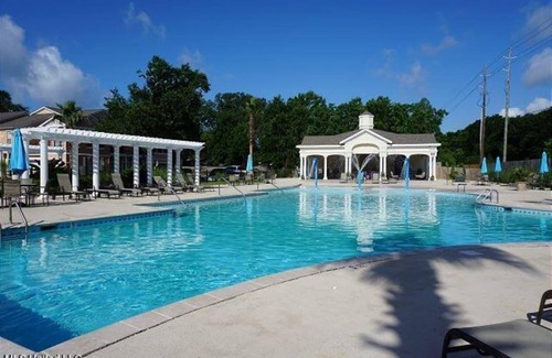 Biloxi Villa | Vacation Paradise near beach sleeps 6+