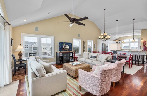 Ocean Sands House | Vacation Paradise! Pool, Hot Tub, Volleyball & Short walk to the Beach!