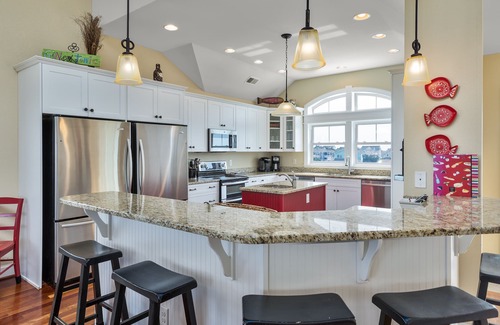 Ocean Sands House | Vacation Paradise! Pool, Hot Tub, Volleyball & Short walk to the Beach!