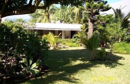 L'Ermitage-les-Bains Villa | Vacation rental in a tropical villa at hermitage-les-bains (meeting)