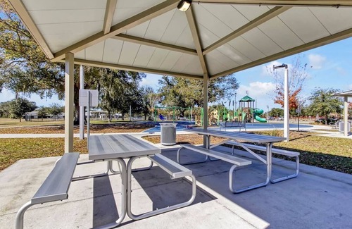 Poinciana House | Vacation Relax, Play and COMM Pool-20 Miles from Walt Disney World