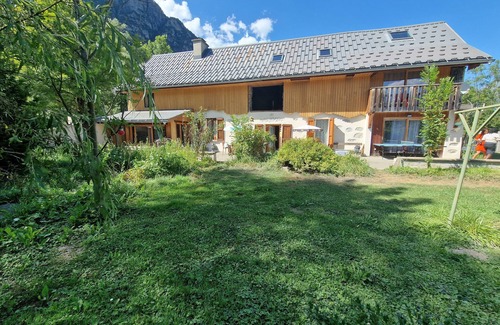 Le Bourg-d'Oisans Apartment | Vacation rental Beautiful 6-person apartment overlooking our beautiful mountains