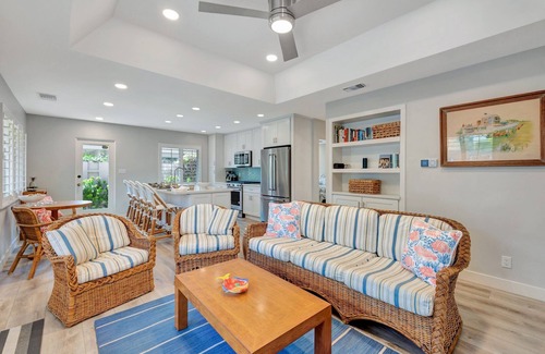 Del Mar House | Vacation Rental!100 yards to the sand! Two blocks to Jake's!