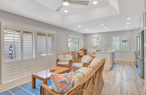 Del Mar House | Vacation Rental!100 yards to the sand! Two blocks to Jake's!