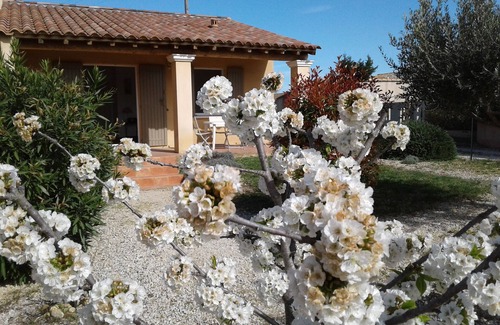 Gard Rhodanien Villa | Vacation rental maisonnette in Gard village between Orange and Avignon