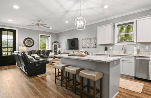 Long Beach Apartment | Vacation Rental Oasis in Downtown Long Beach - Your Gateway to Gulf Coast Bliss!