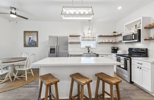 Bay St Louis House | Vacation Rental Bay St Louis Sleeps 14, Bay St Louis Sleeps 14 Close to Beach and Downtown