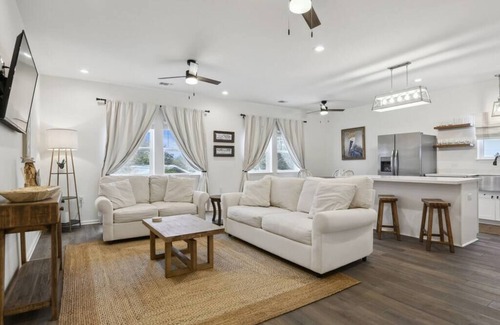 Bay St Louis House | Vacation Rental Bay St Louis Sleeps 14, Bay St Louis Sleeps 14 Close to Beach and Downtown