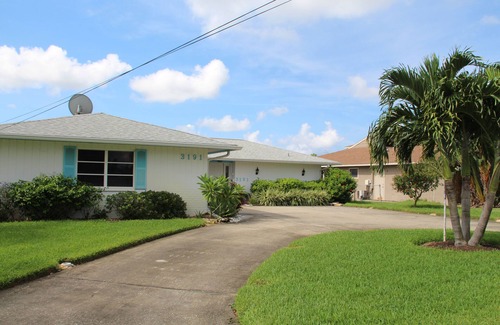 Coquina Key Villa | Vacation Rental Home With All Comfort - Pool, Spa, Screen & Waterfront