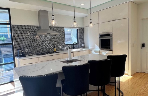 Central Business District Hotel | Vacation rental w/Party Rooftop-Block to Parades, Events and Pet-Friendly!
