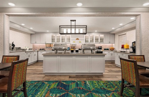 Villas Apartment | Vacation Starts Here! Outdoor Pool and BBQ Facilities, Near Fish Tale Marina!
