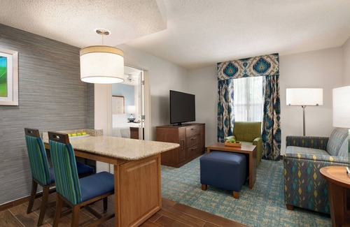 Villas Apartment | Vacation Starts Here! Outdoor Pool and BBQ Facilities, Near Fish Tale Marina!