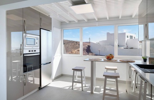 Playa Quemada Apartment | Vacation Studio 'Casa Mara 2' with Sea View, Wi-Fi and Air Conditioning