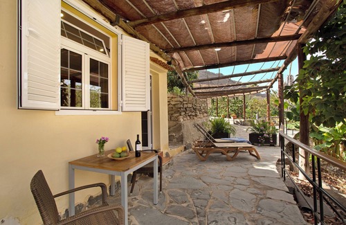 Mogan Apartment | Vacation Studio 'El Granero Paraiso Del Molinero' with Sea View, Wi-Fi and Air Conditioning