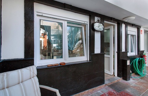 Playa de Arinaga Apartment | Vacation Studio 'Paula - 13' with Shared Pool, Shared Terrace and Wi-Fi
