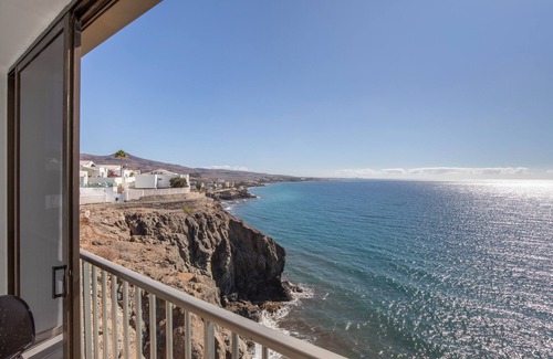 San Agustin Apartment | Vacation Studio 'Vista Mar By Masvacaciones' with Sea View, Shared Pool and Wi-Fi