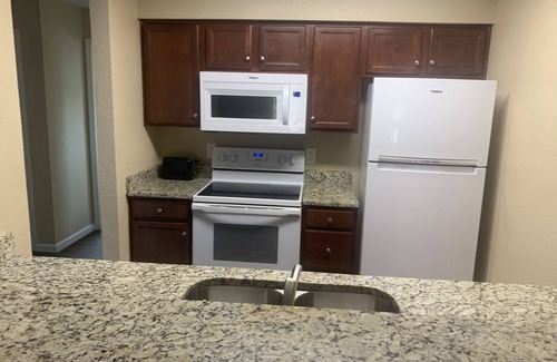 Berkeley House | Vacation to remember! Huge family-sized townhouse for 12 near all attractions.