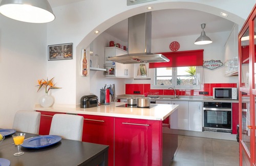 Los Mojones Villa | Vacation Villa 'Calima Deluxe Con Piscin' with Private Heated Pool, Wi-Fi and Air Conditioning