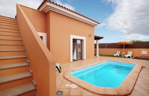 Geafond Villa | Vacation Villa 'Venus House' with Private Pool and Wi-Fi