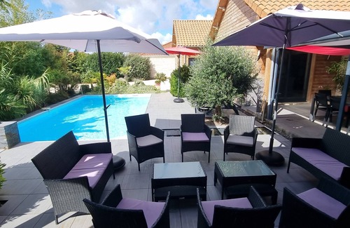 Lesmont House | Vacation villa with swimming pool near Orient lakes in Champagne (Villa Temple)