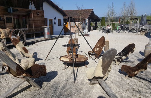 Sauldorf Apartment | Vacation with friends. 20 minutes by car from Lake Constance is the beautiful Tipihof ,,