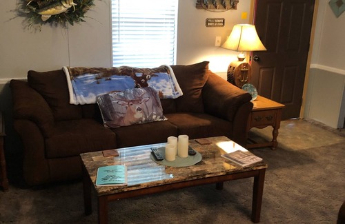 Donalsonville House | Vacationers, Fisherman, Hunters, and Work Groups are all welcome!