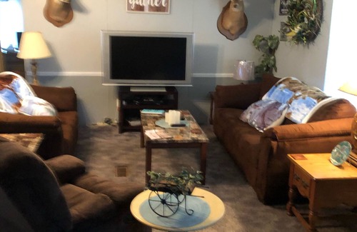Donalsonville House | Vacationers, Fisherman, Hunters, and Work Groups are all welcome!