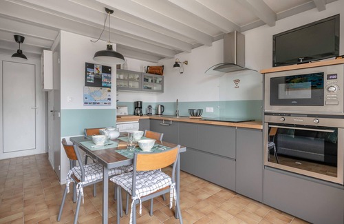 Saint-Gildas-de-Rhuys Ski Chalet | Vacations in Saint Gildas de Rhuys for 4 - Pool