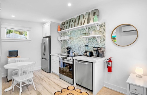 Holmes Beach Villa | Vacay in Luxury! 2 mins to the Beach!