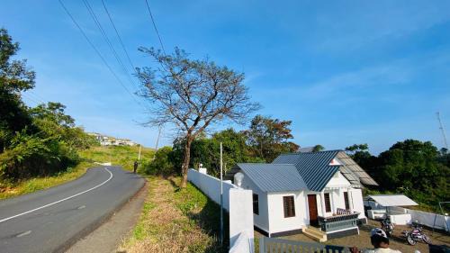 Elappara Villa | Vagamon Hill On Misty Private villa2BHK