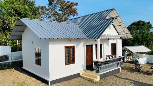 Elappara Villa | Vagamon Hill On Misty Private villa2BHK
