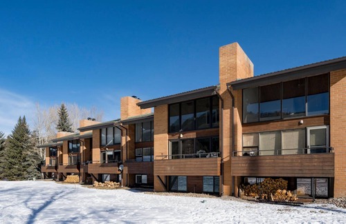 Eagle-Vail Condo | Vail/Beaver Creek Mountain Retreat on Golf Course