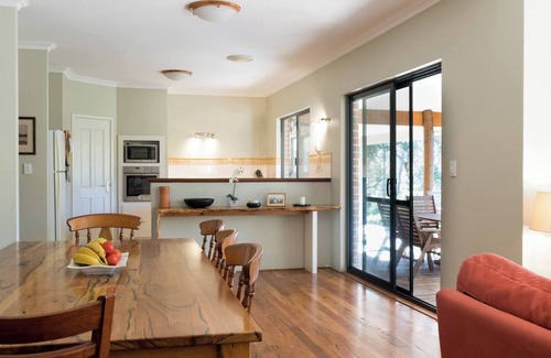 Yallingup House | Vaila Bushland Charm near Beaches and Top Wineries