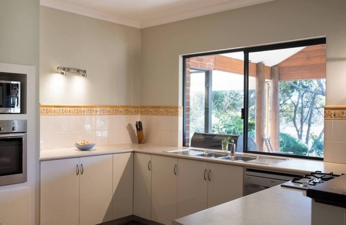 Yallingup House | Vaila Bushland Charm near Beaches and Top Wineries