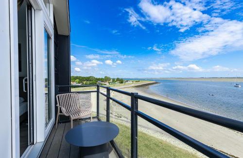 Sint-Annaland Apartment | Vakantiewoning aan het water - met 4 balkons - Vista Maris - Nr 30