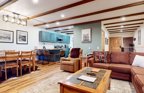 Mammoth Lakes Condo | Val DIsere 32 Pet-Friendly, Walk To The Village, Private Washer Dryer, Spacious Floorplan by RedAwning