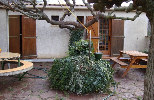 Nebian Apartment | Val'ombreuse : Maison Avec Jardin en Bord de Rivière
