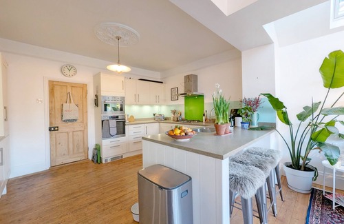 Havant Cottage | Valetta - Havant - sleeps 10 guests in 4 bedrooms