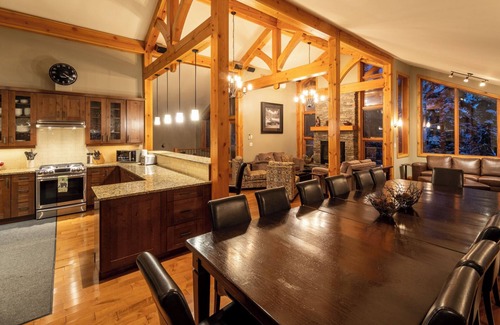 Golden Ski Chalet | Valhalla: 6 bedroom luxury home at Kicking Horse Mountain Resort