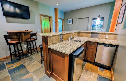 Golden Ski Chalet | Valhalla: 6 bedroom luxury home at Kicking Horse Mountain Resort