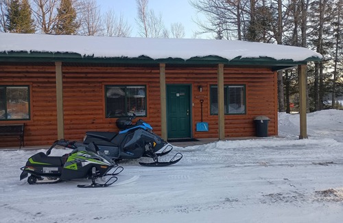 Washburn Cabin | Valhalla Trailblazer Heaven Trail Side 2-bedroom North of Washburn with WiFi, AC