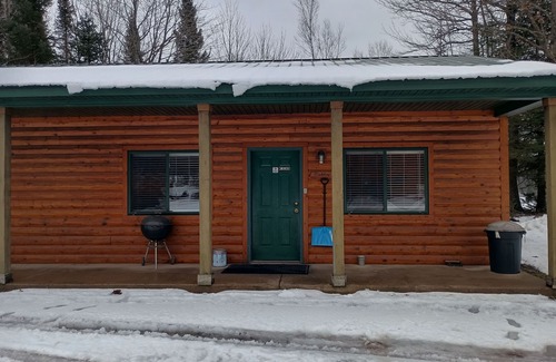 Washburn Cabin | Valhalla Trailblazer Heaven Trail Side 2-bedroom North of Washburn with WiFi, AC
