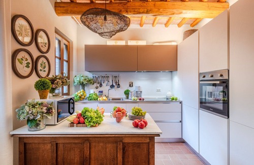 Lucca Villa | Valle del Sole Winery Farmhouse with Private Pool