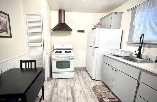 Vallejo House | Vallejo 1BR Adorable Cottage by the Napa River