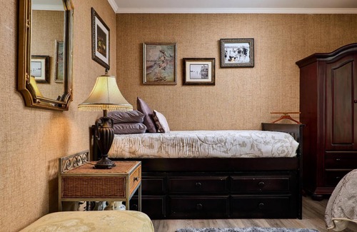 Vallejo House | Vallejo House - Gateway to Napa Valley, Ferry to San Francisco, Great Location