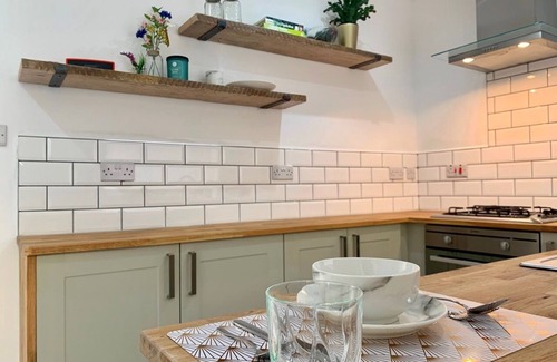 Landore House | Valley house - Located just 5 minutes from the city centre